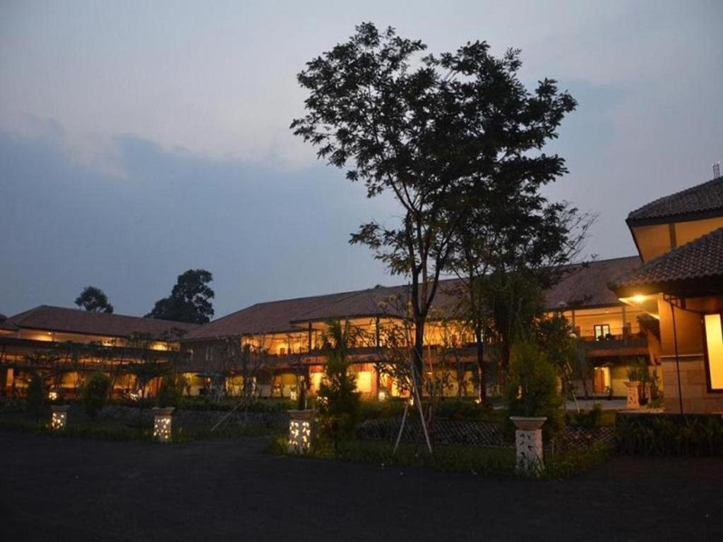 Bumi Gumati Convention Resort Bogor Exterior photo