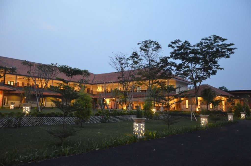 Bumi Gumati Convention Resort Bogor Exterior photo